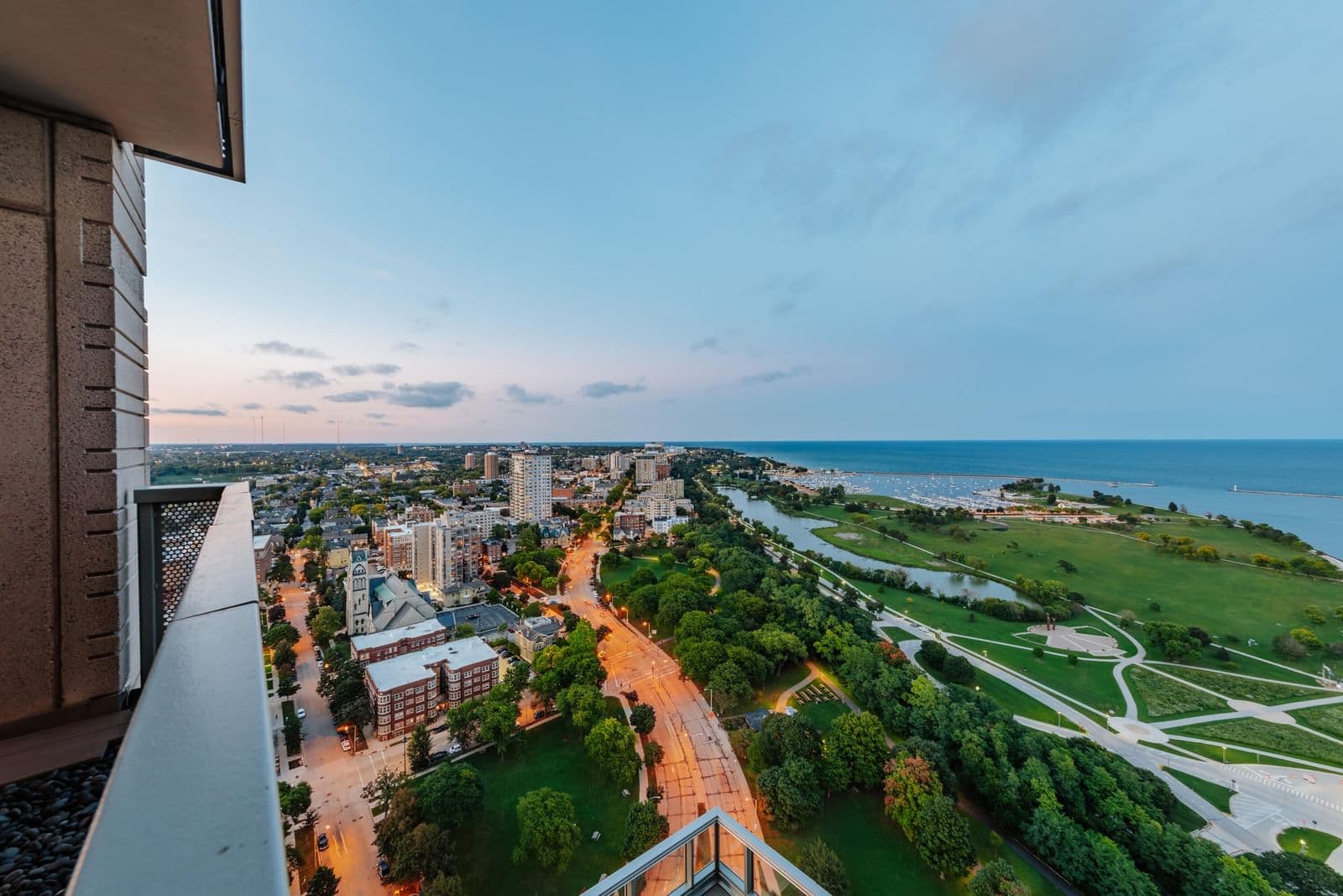 923 Kilbourn, Milwaukee, WI