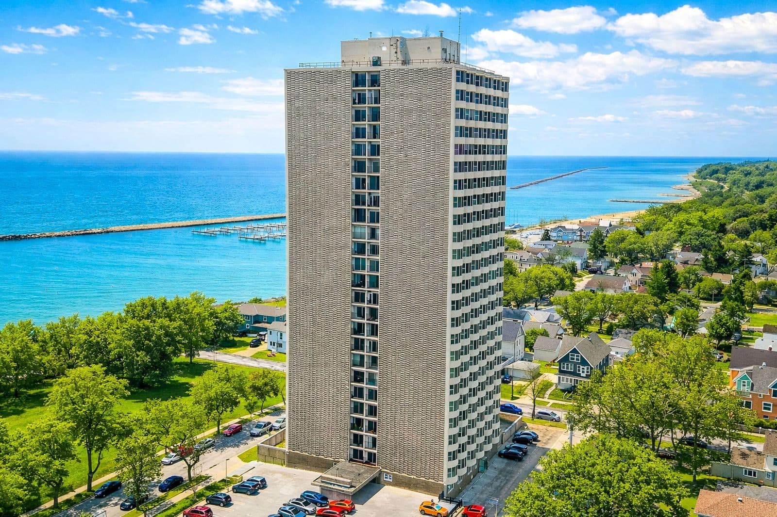 2525 Shore, Milwaukee, WI