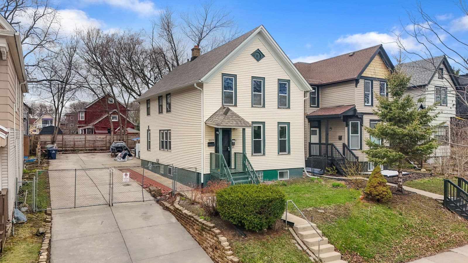 2243 Woodward, Milwaukee, WI