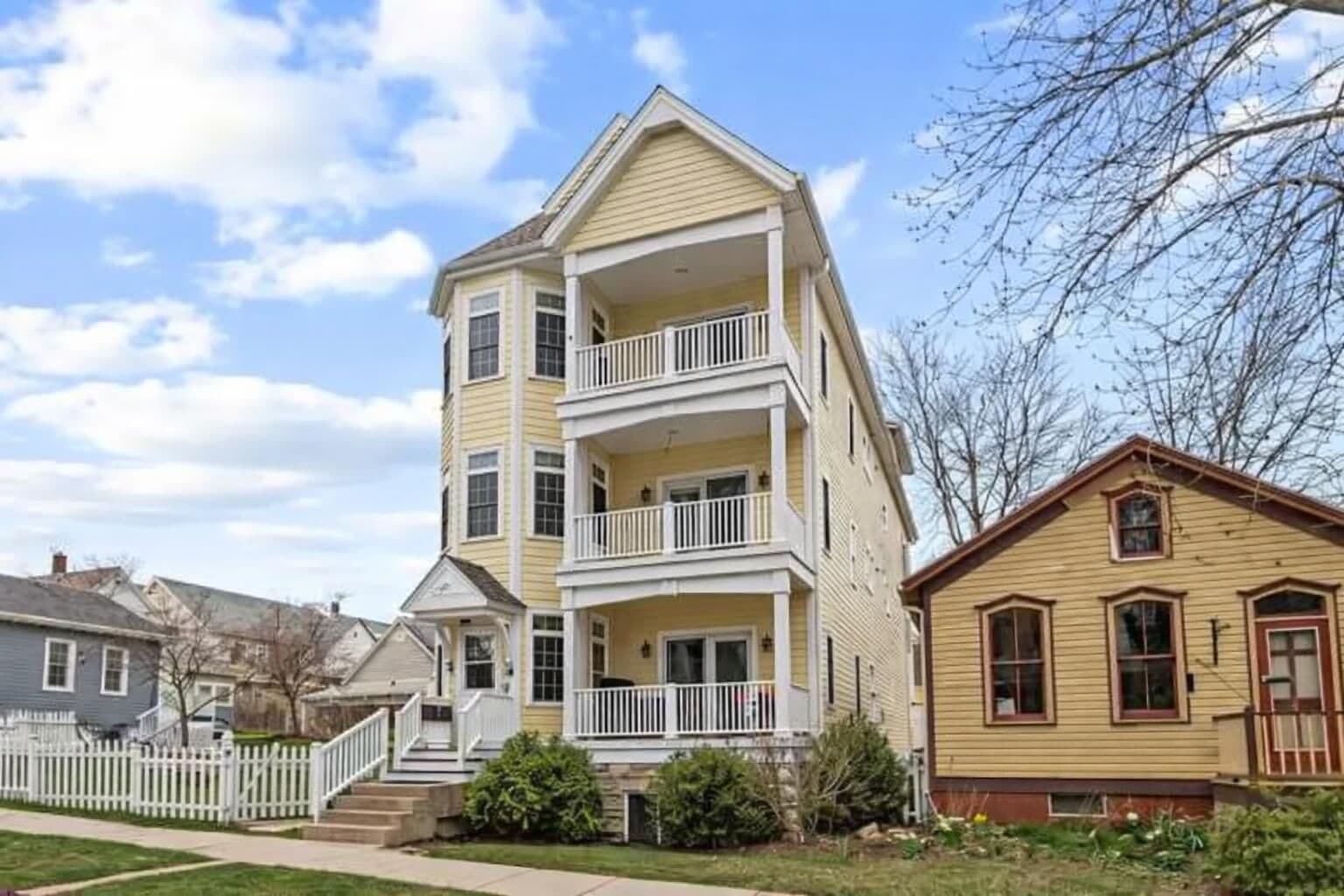 224 Lloyd, Milwaukee, WI