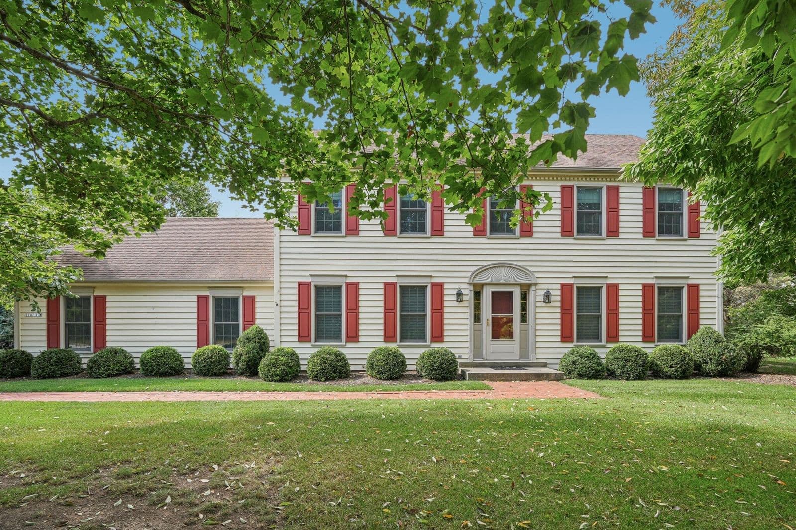 11415 Lake Shore