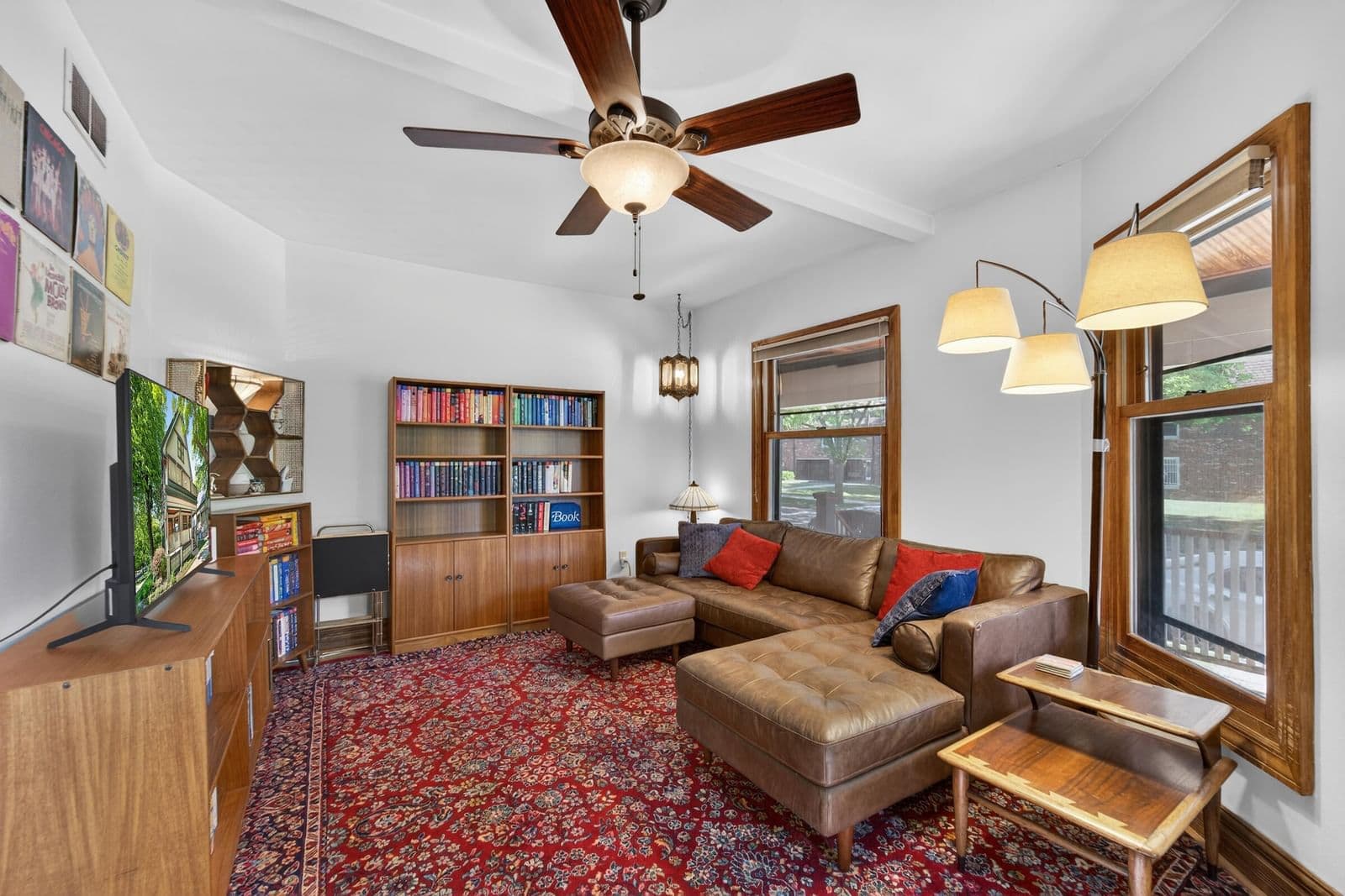 203 Lloyd, Milwaukee, WI