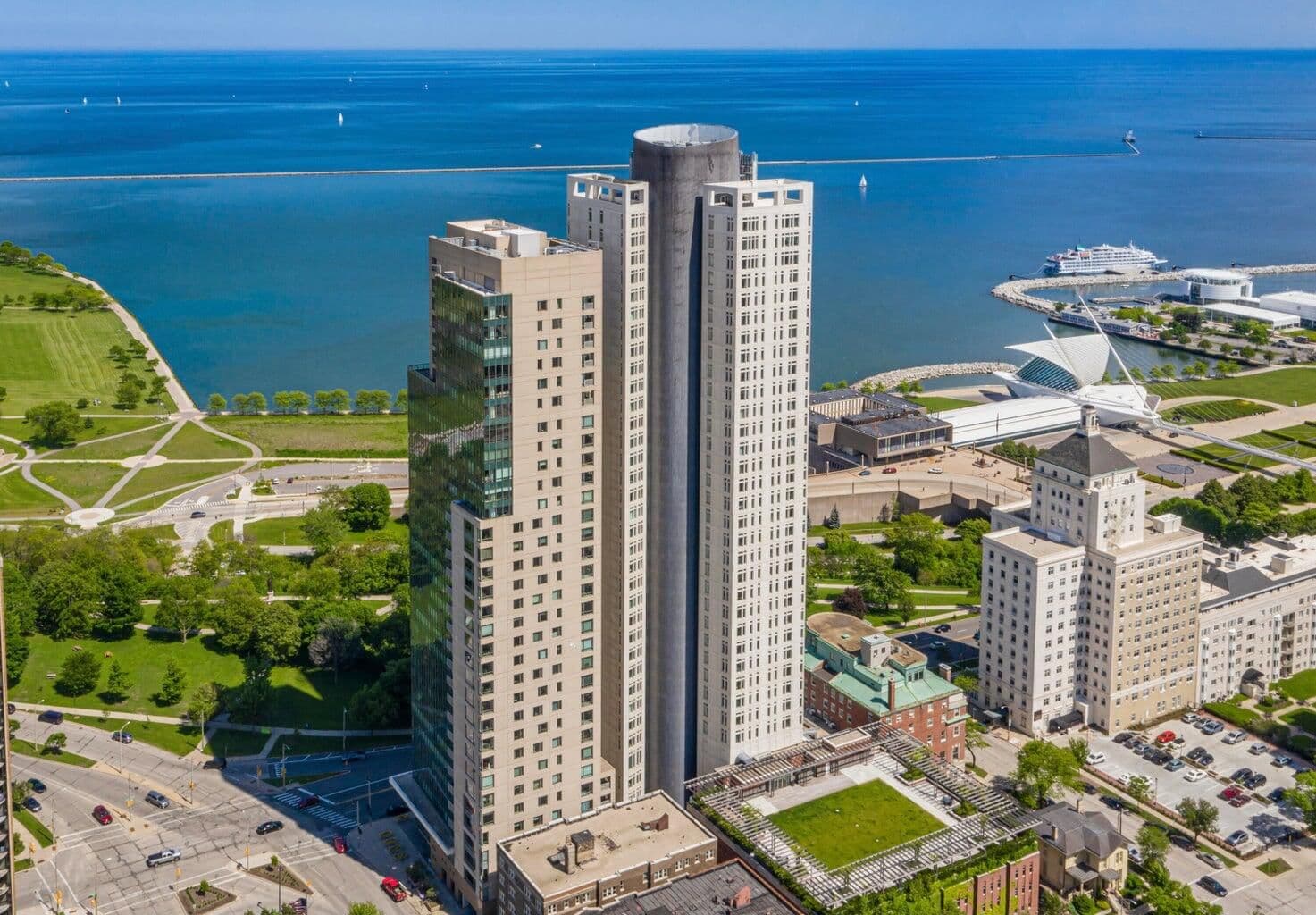 923 Kilbourn, Milwaukee, WI