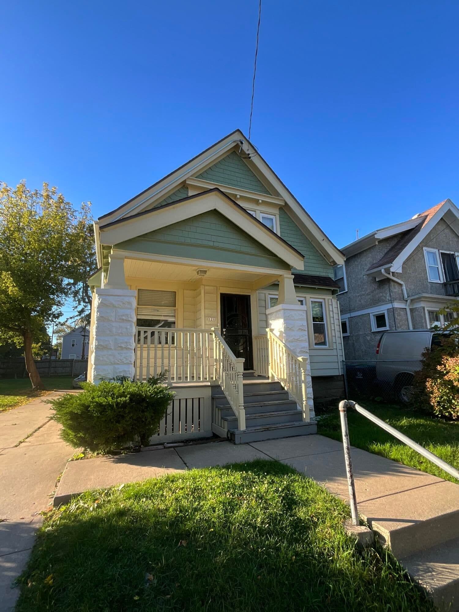 121 Keefe, Milwaukee, WI