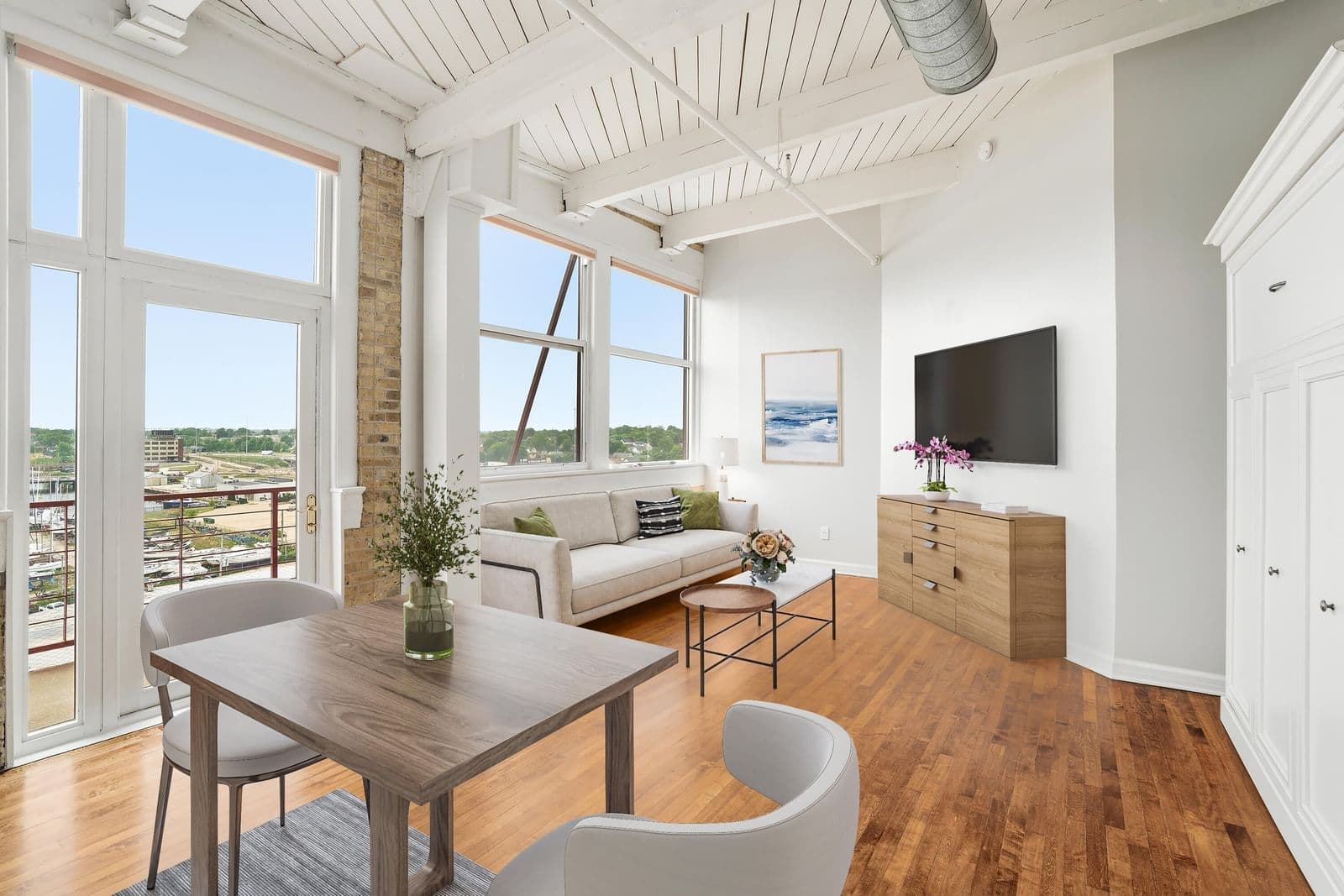 215 Maple, Milwaukee, WI