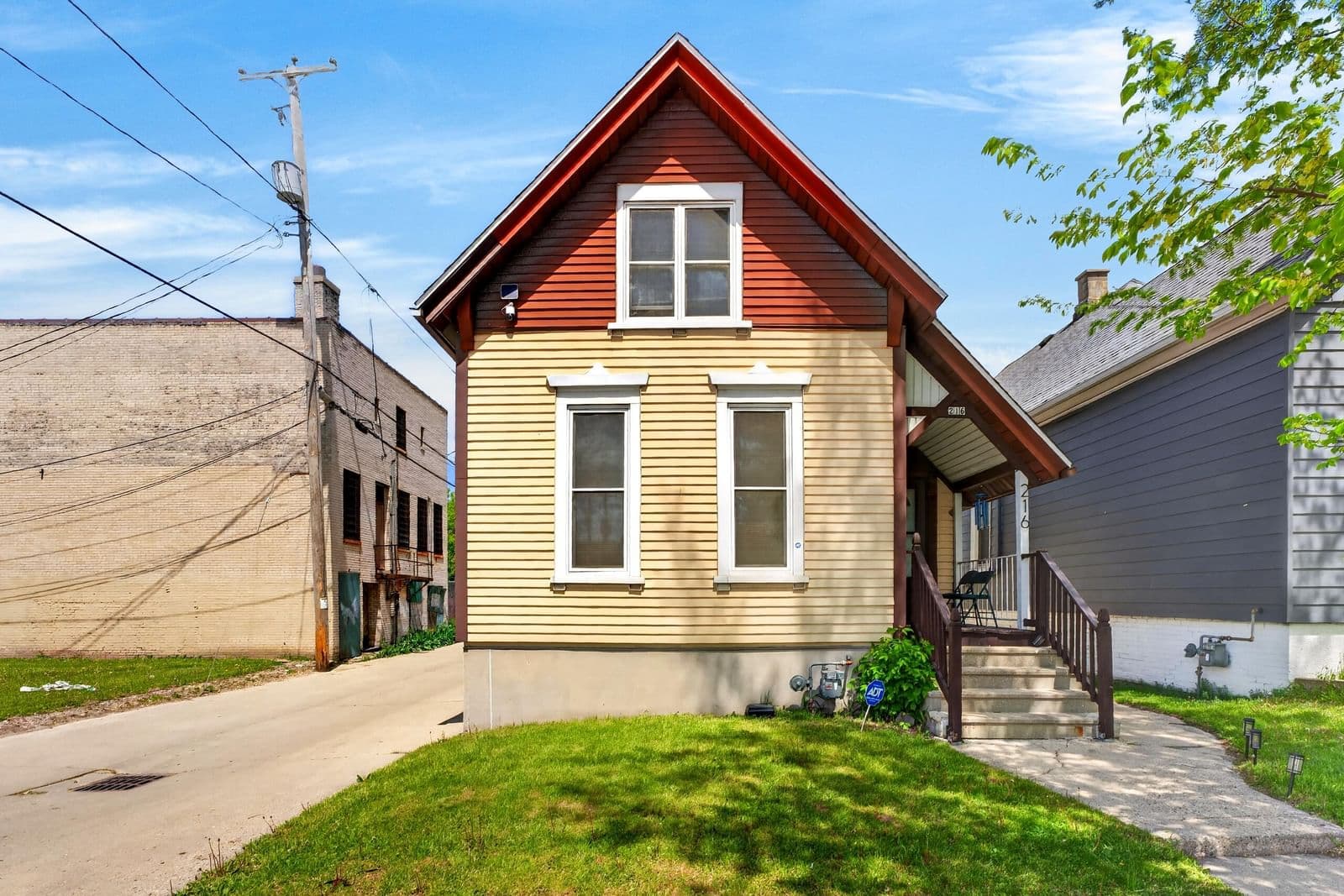 216 Center, Milwaukee, WI