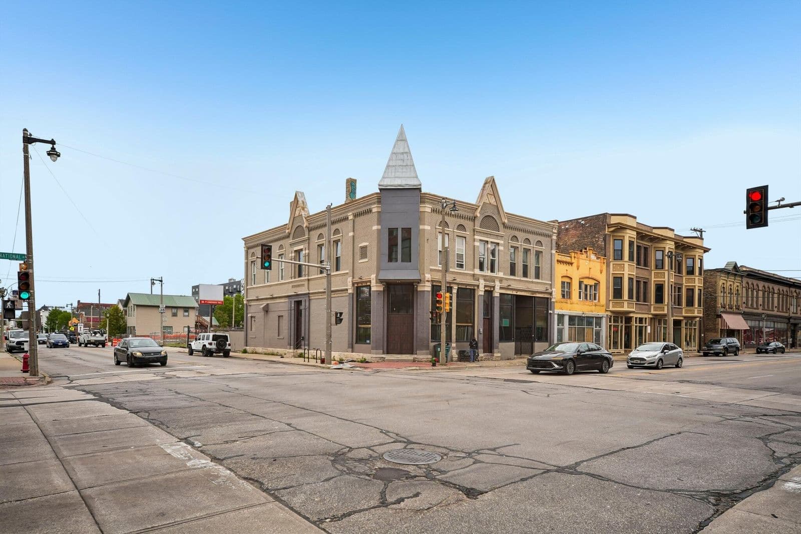 726 6th, Milwaukee, WI