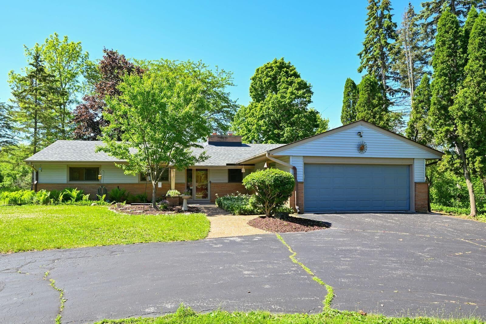 611 Mequon