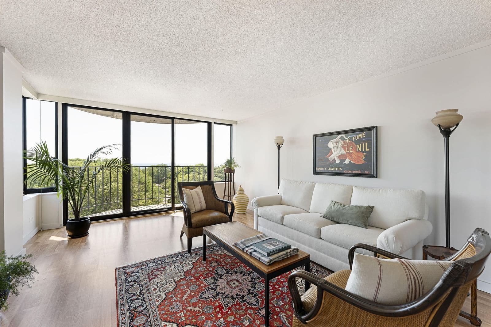 Photo 4 of 929 Astor
