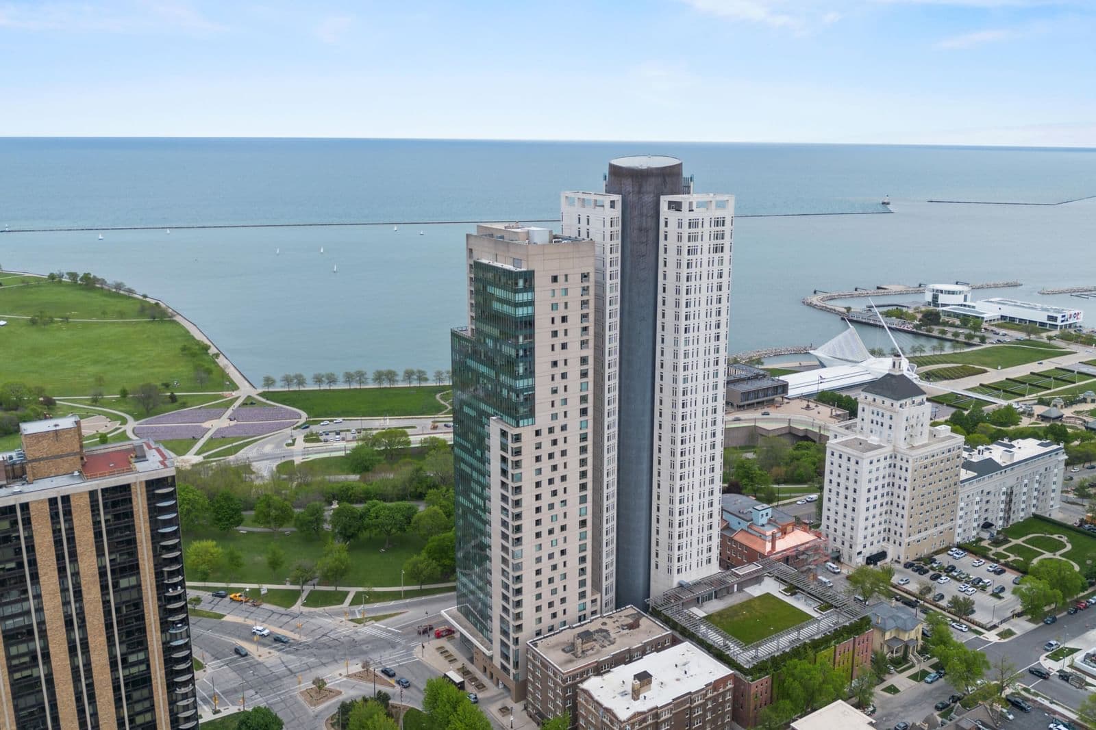 923 Kilbourn, Milwaukee, WI