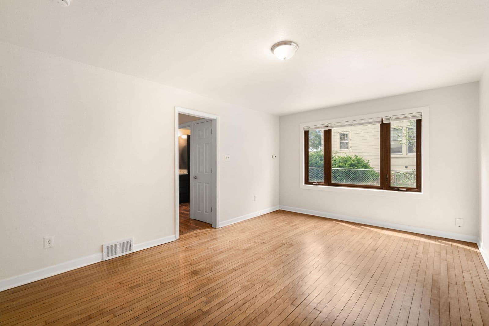 Photo 4 of 2154 86th