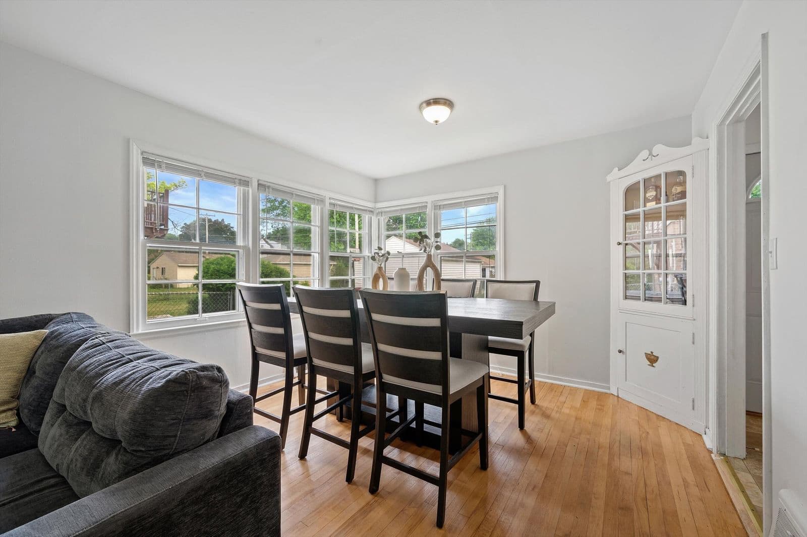 Photo 5 of 8129 Burleigh