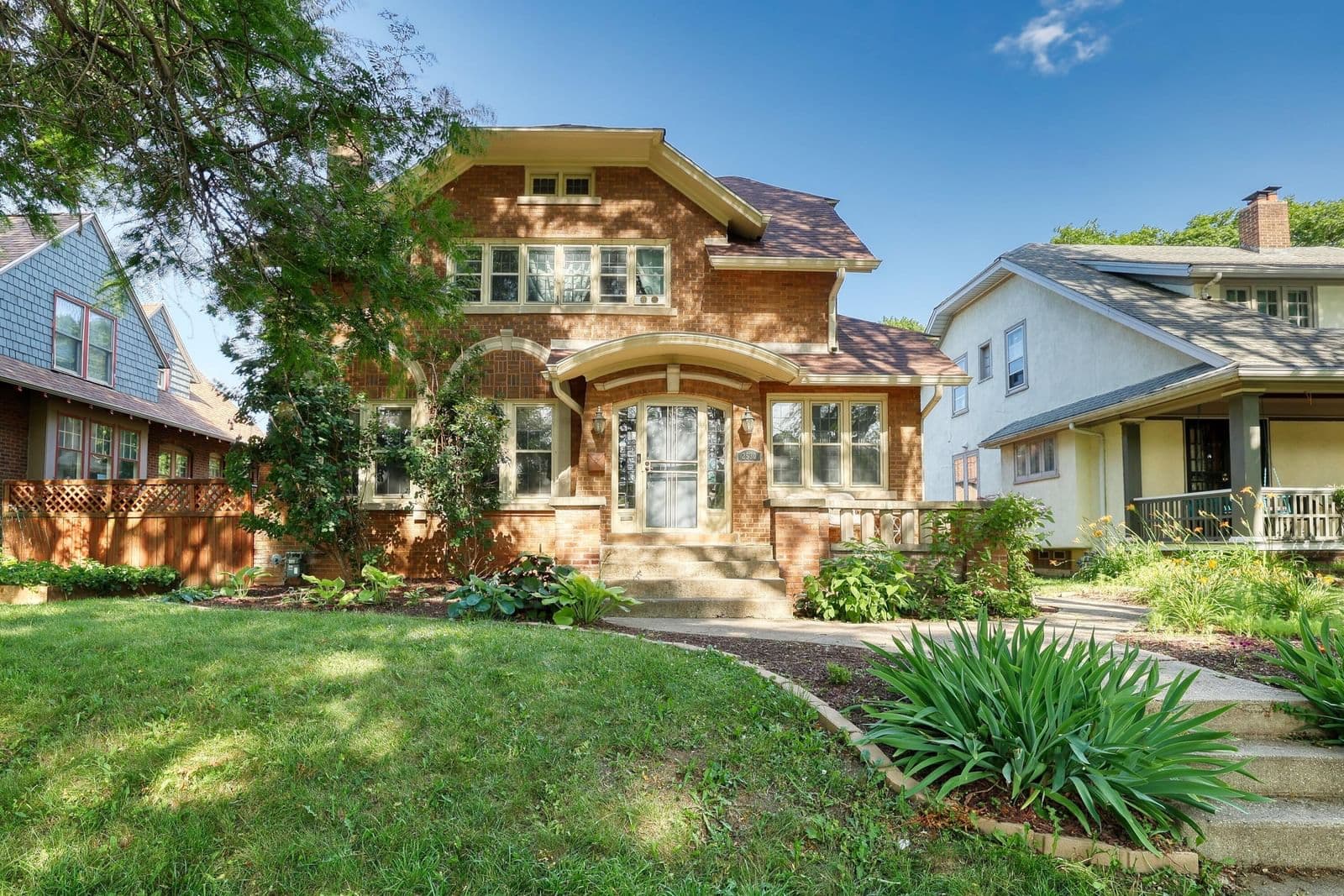 2530 Grant, Milwaukee, WI