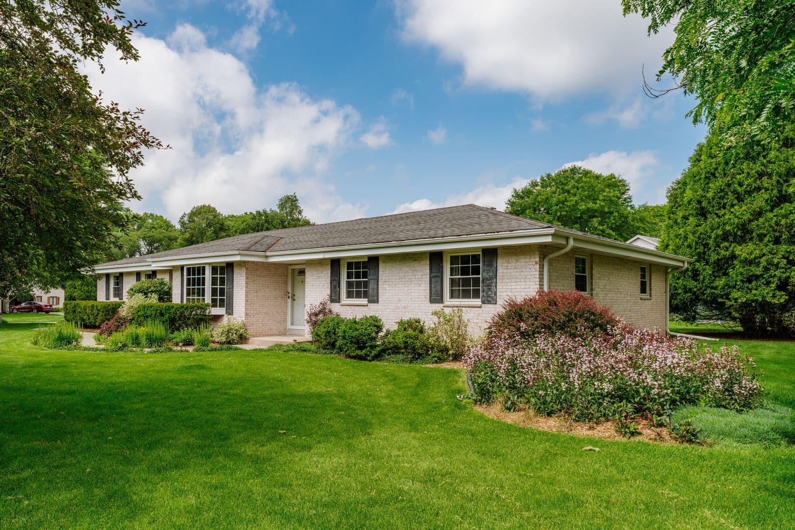 3815 Westwood, Brookfield, WI