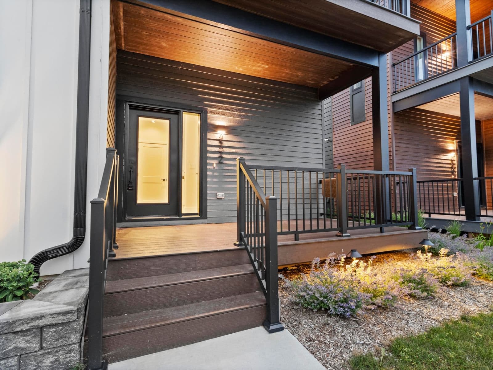 4192 Lake Vista