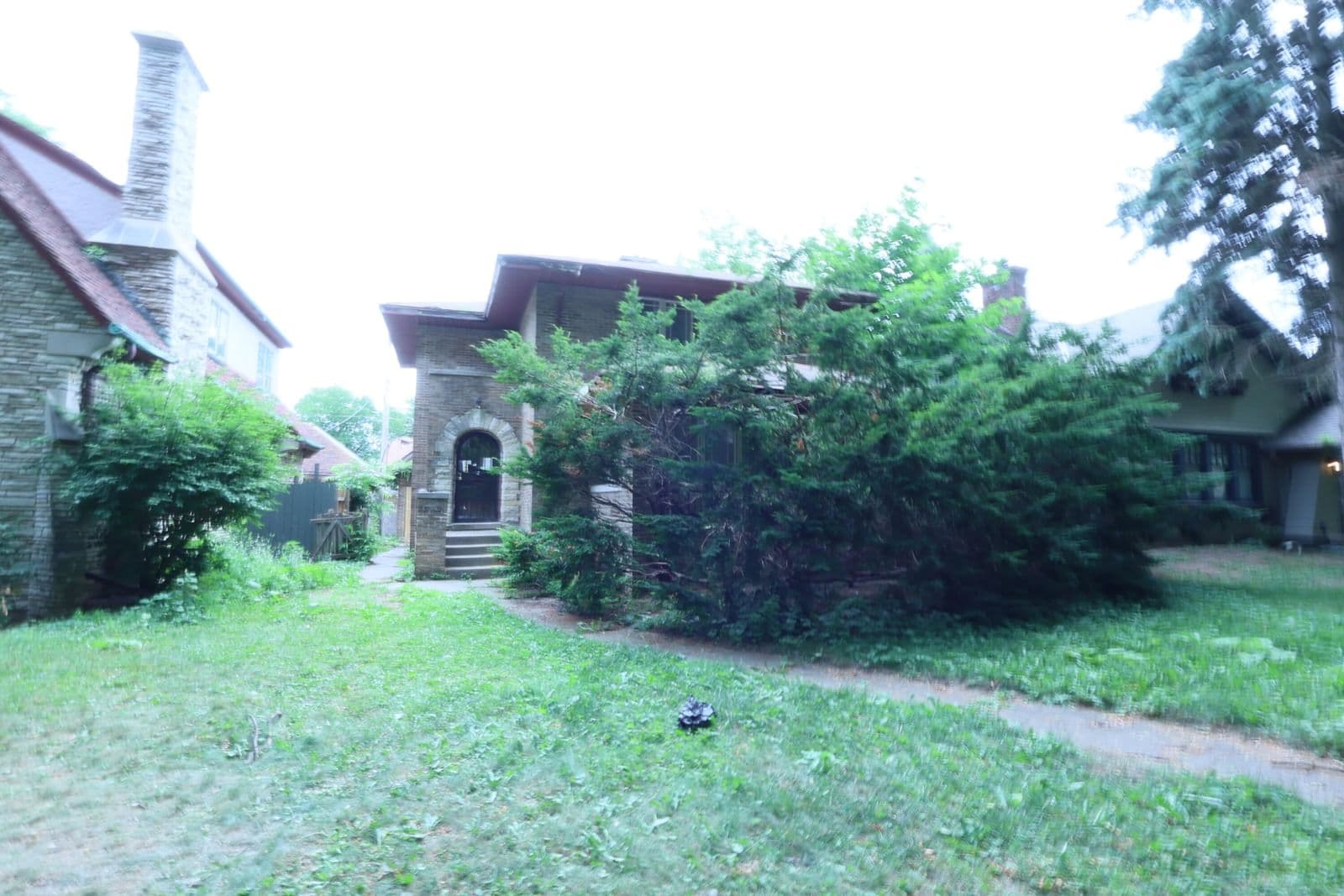 2770 GRant, Milwaukee, WI