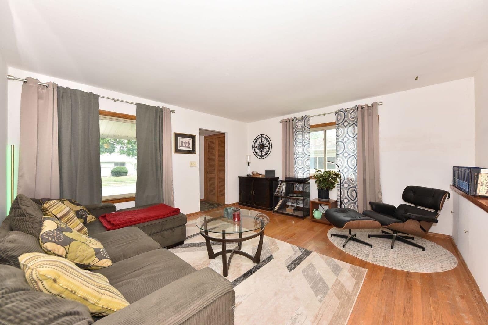 8605 Lawrence
