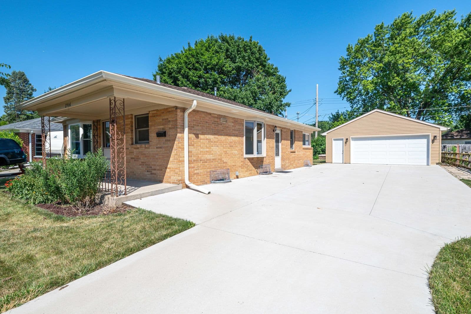 2906 Delaware