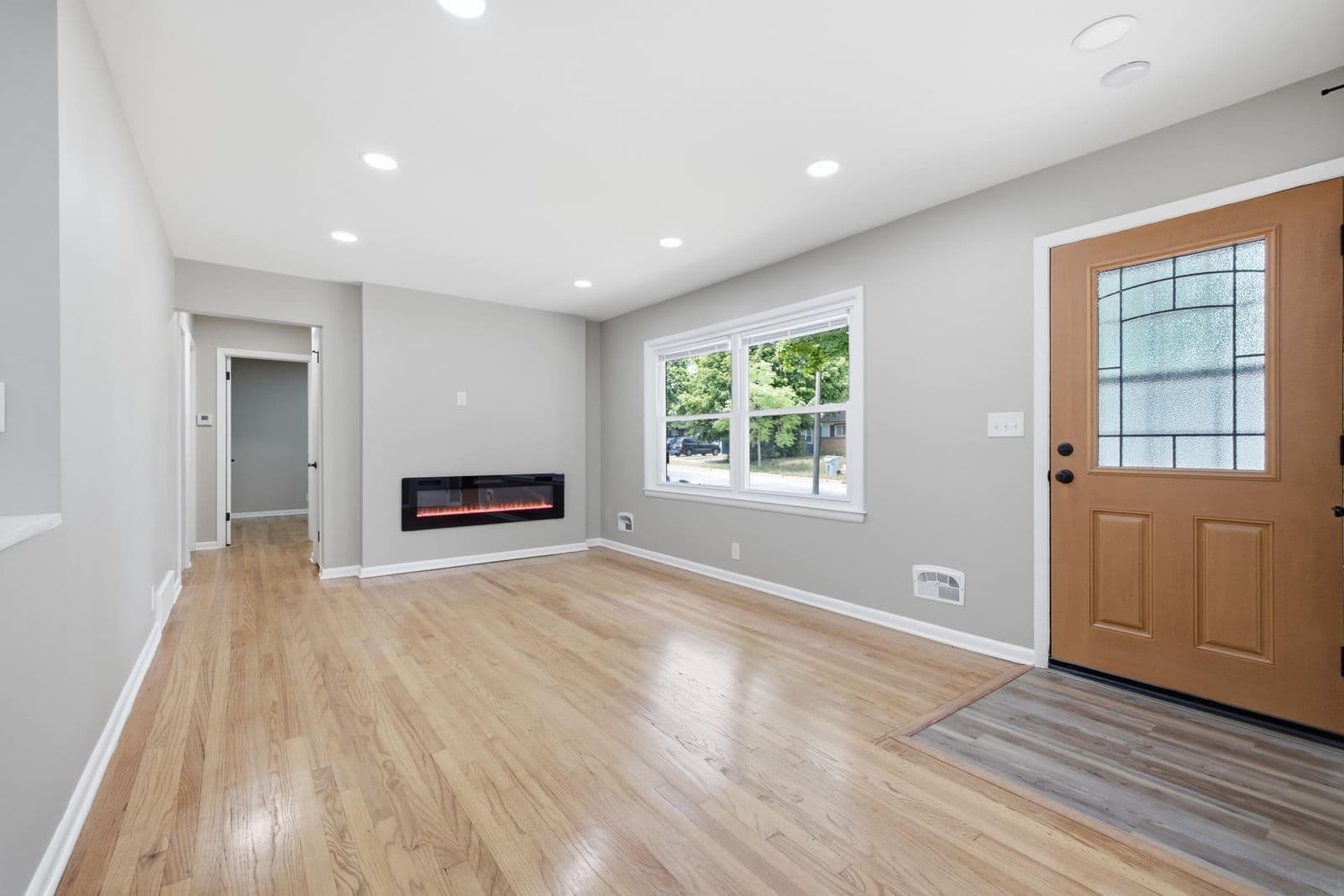 8233 Lancaster
