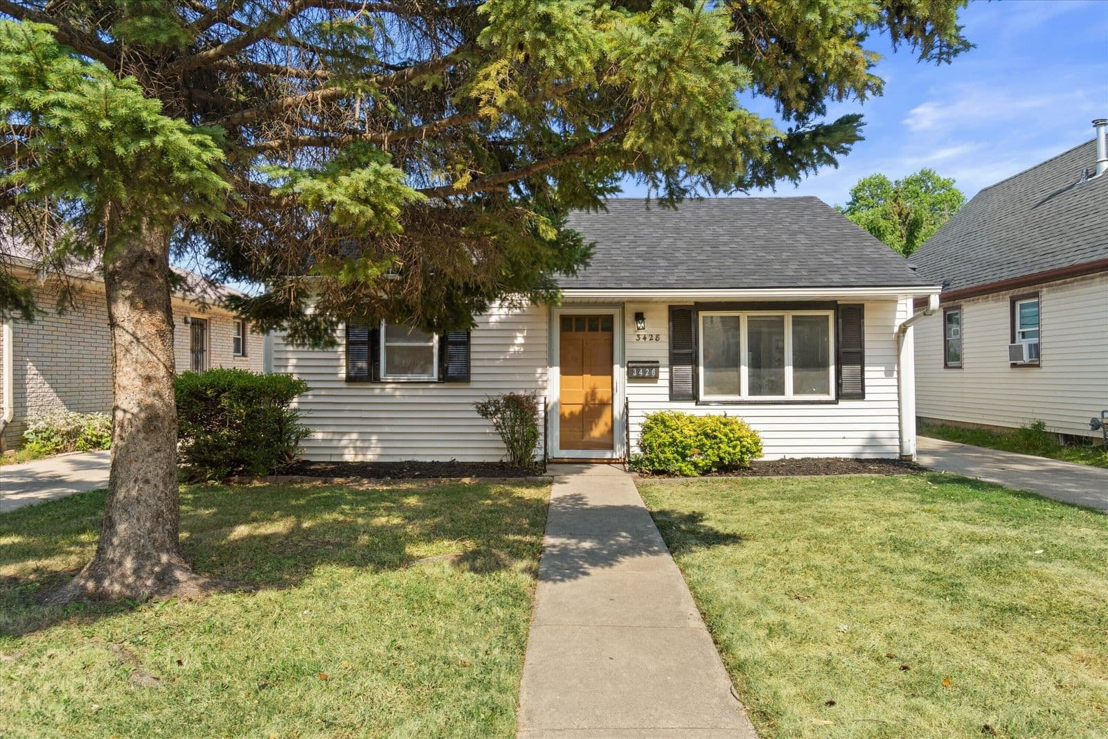 3428 3rd, Milwaukee, WI