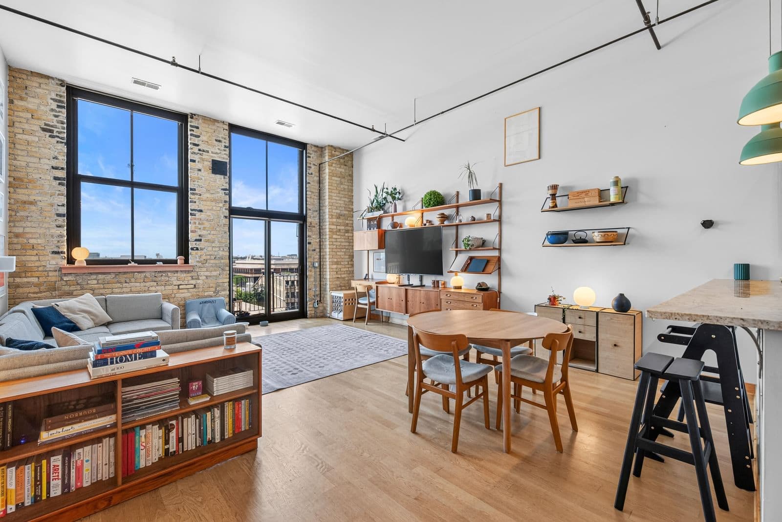 239 Chicago, Milwaukee, WI