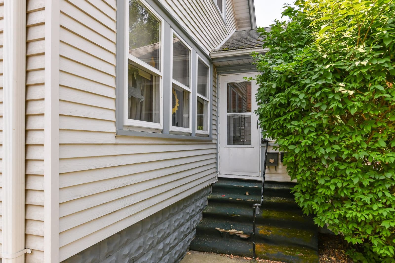 Photo 4 of 1901 Hillcrest