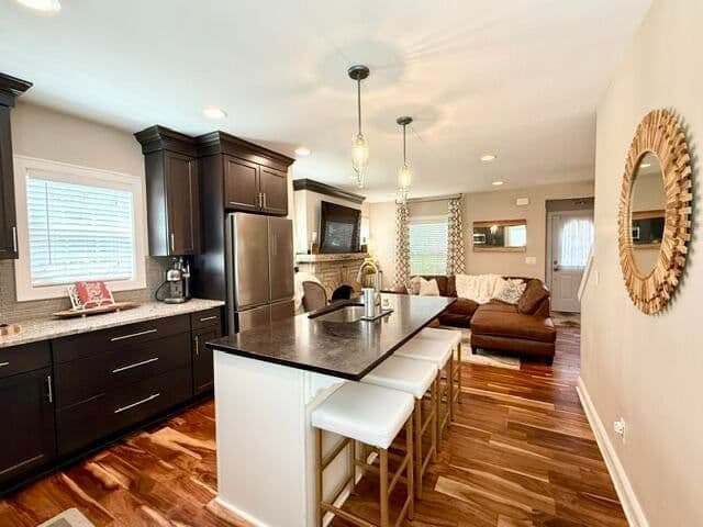 Photo 5 of 700 Elm Grove
