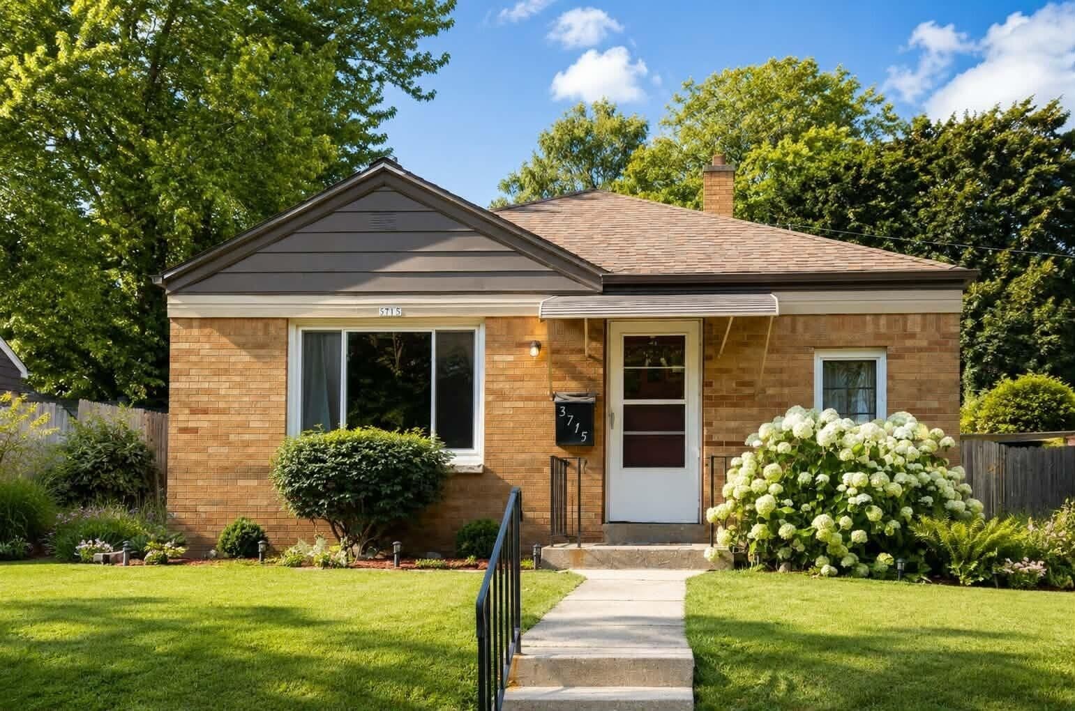 3715 Lenox, Milwaukee, WI