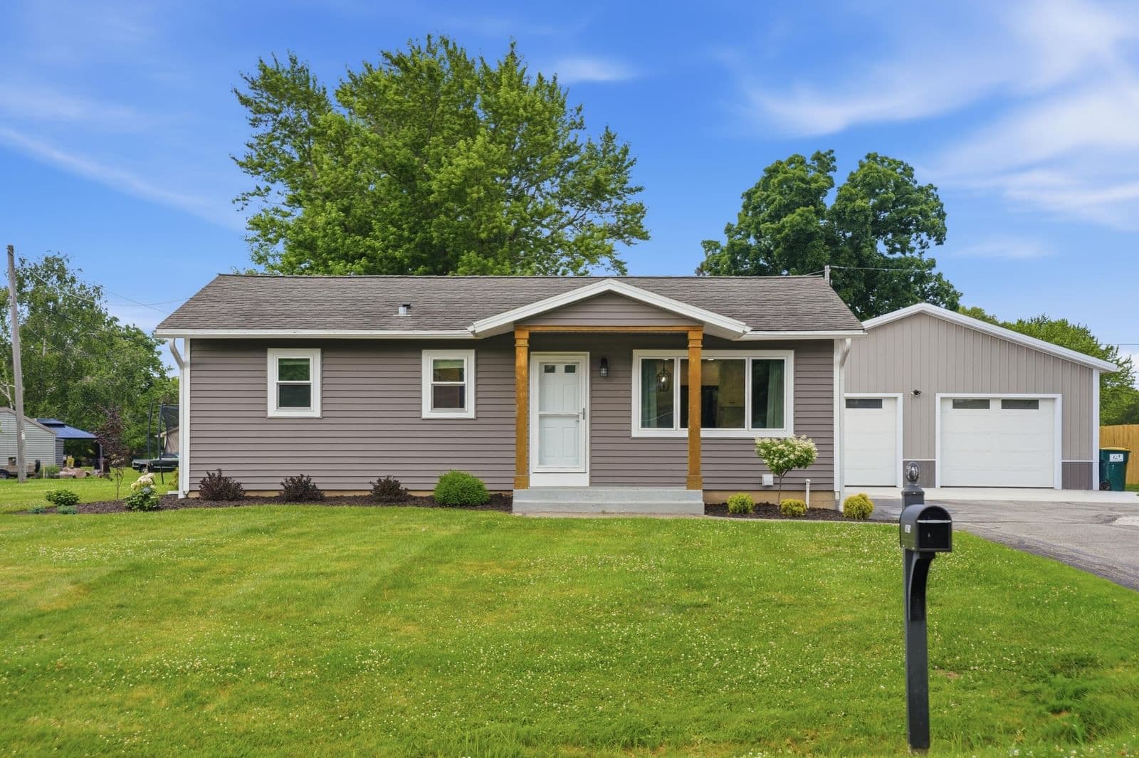 10579 Barton, Oak Creek, WI