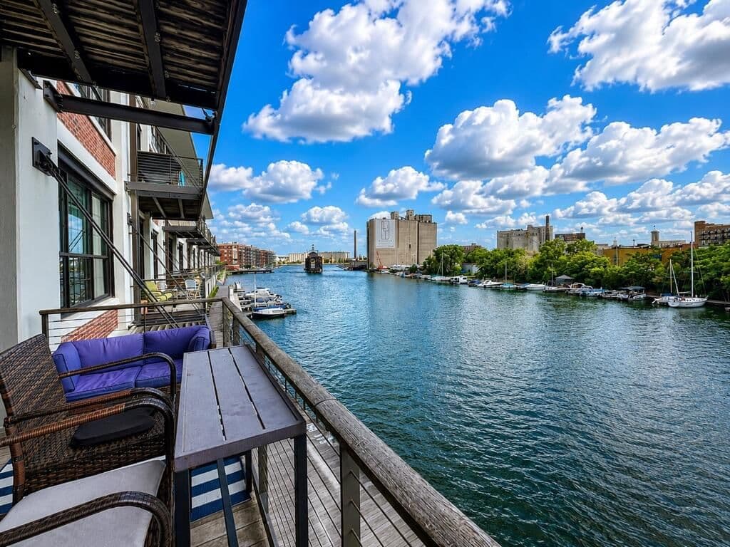 311 Erie, Milwaukee, WI