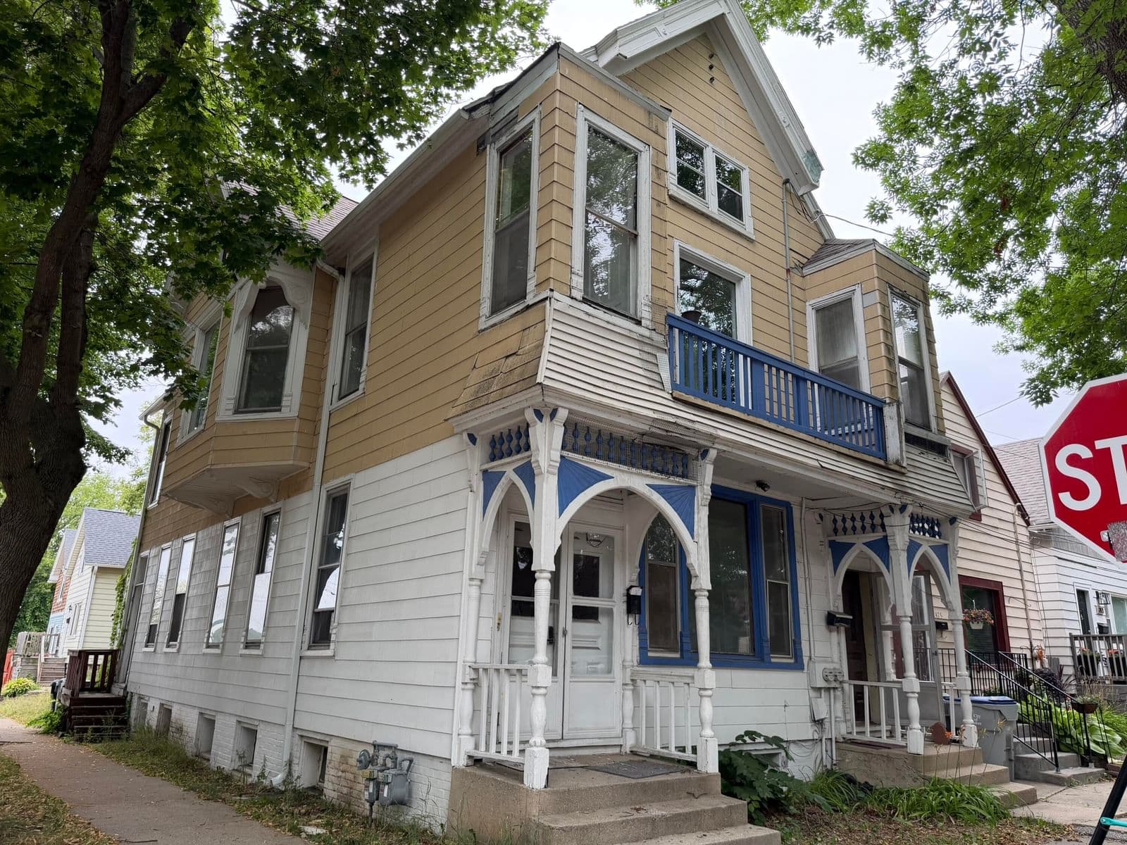 2477 Burrell, Milwaukee, WI