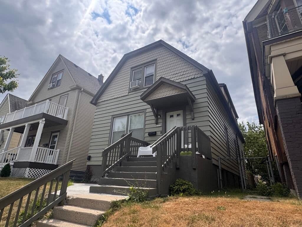 2629 Fratney, Milwaukee, WI
