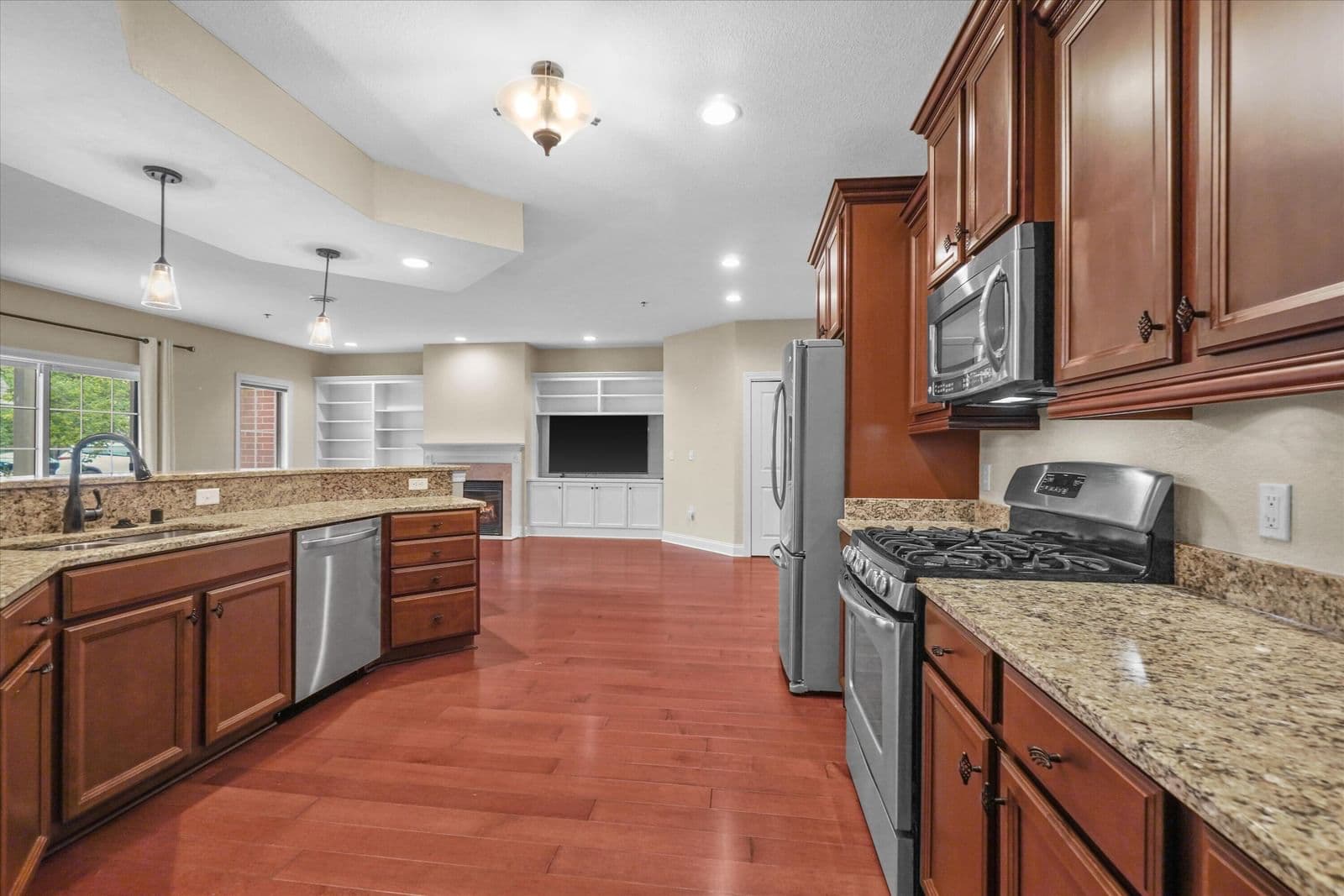 Photo 4 of 17490 Crest Hill