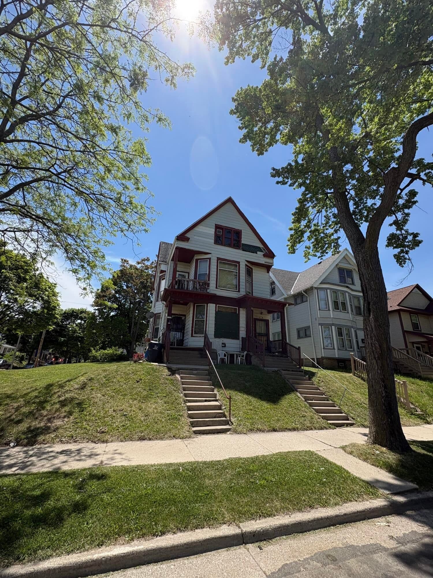 2105 Mckinley