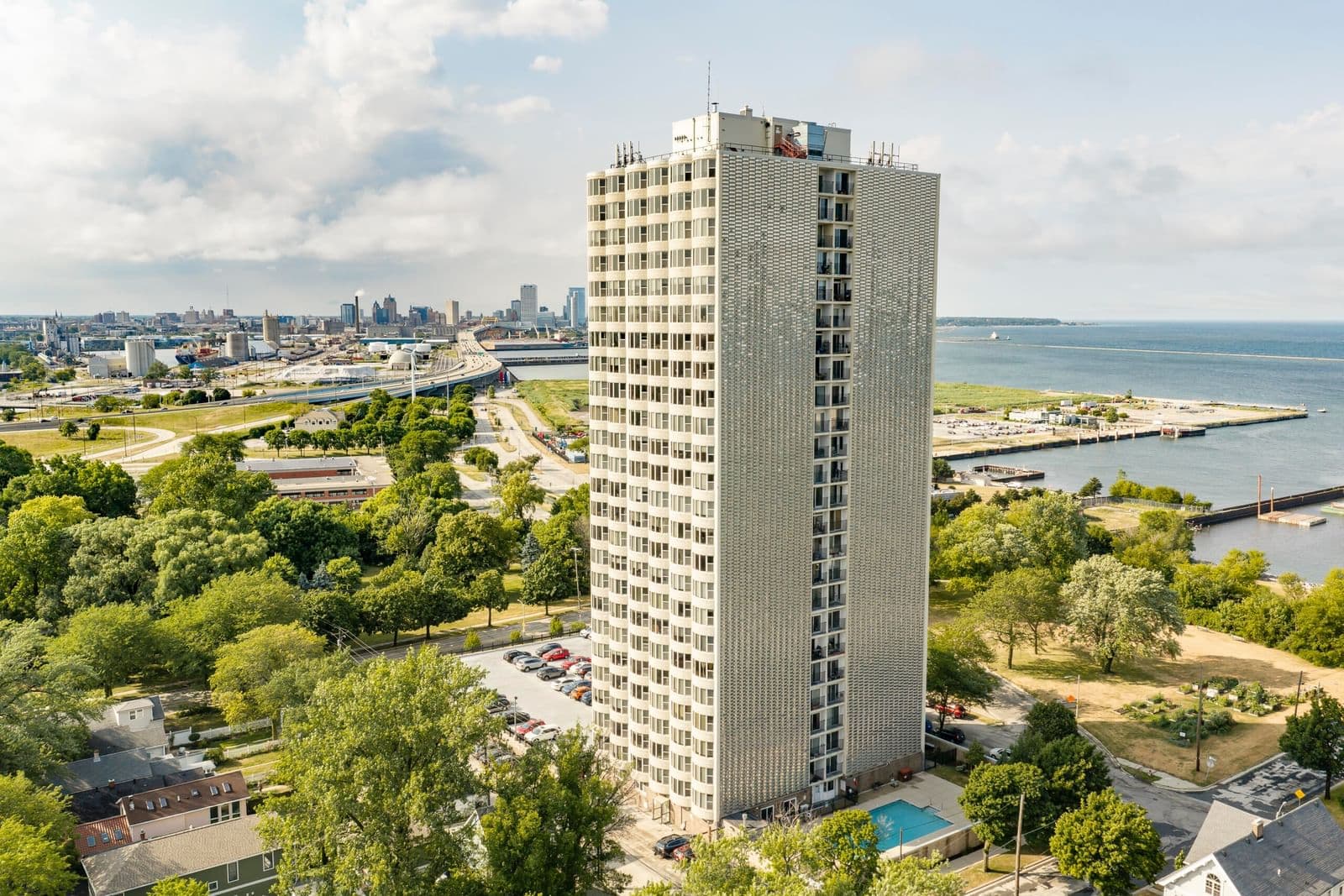 2525 Shore, Milwaukee, WI