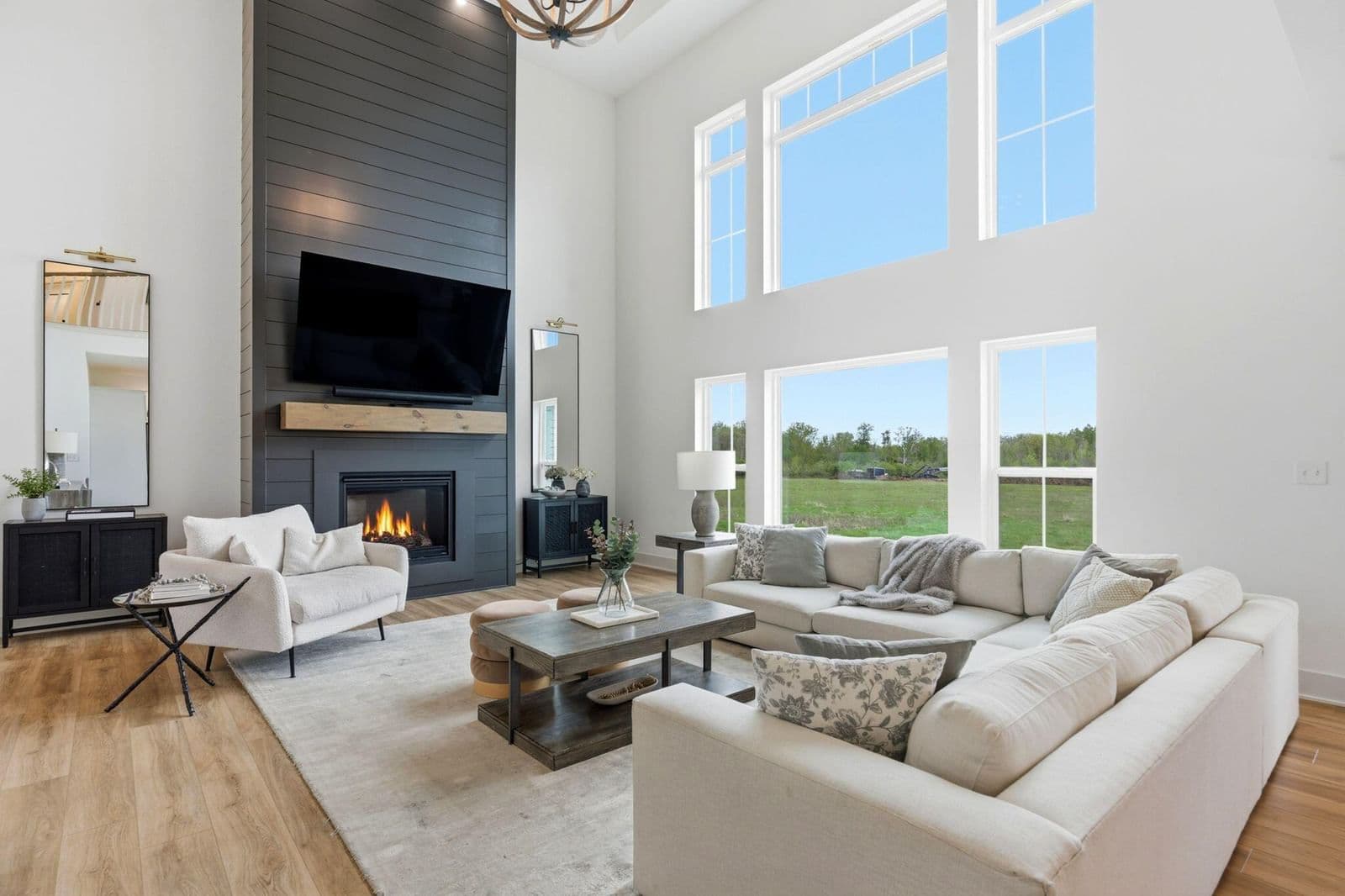 14141 Lake Shore