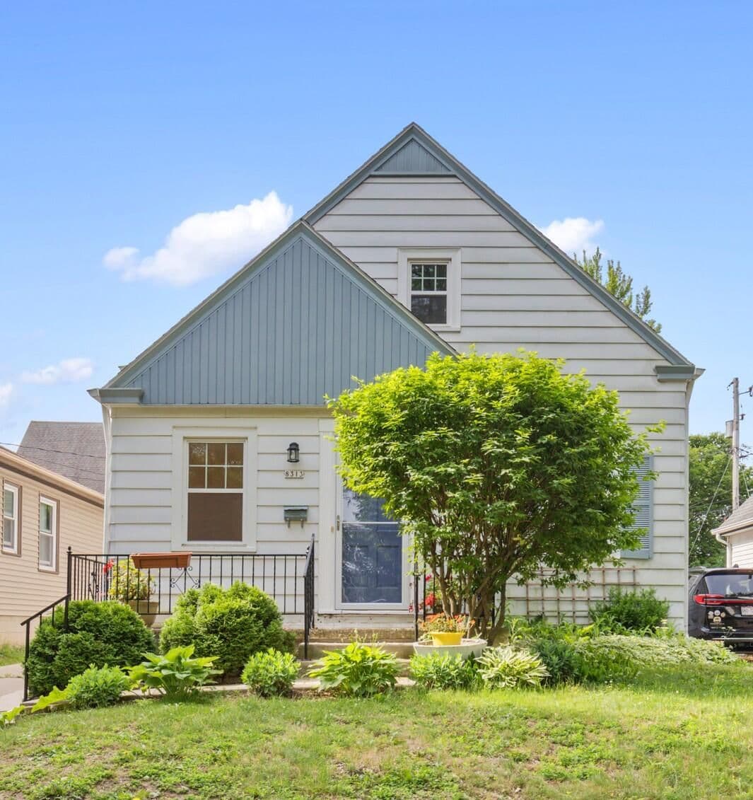 8313 Stickney, Wauwatosa, WI
