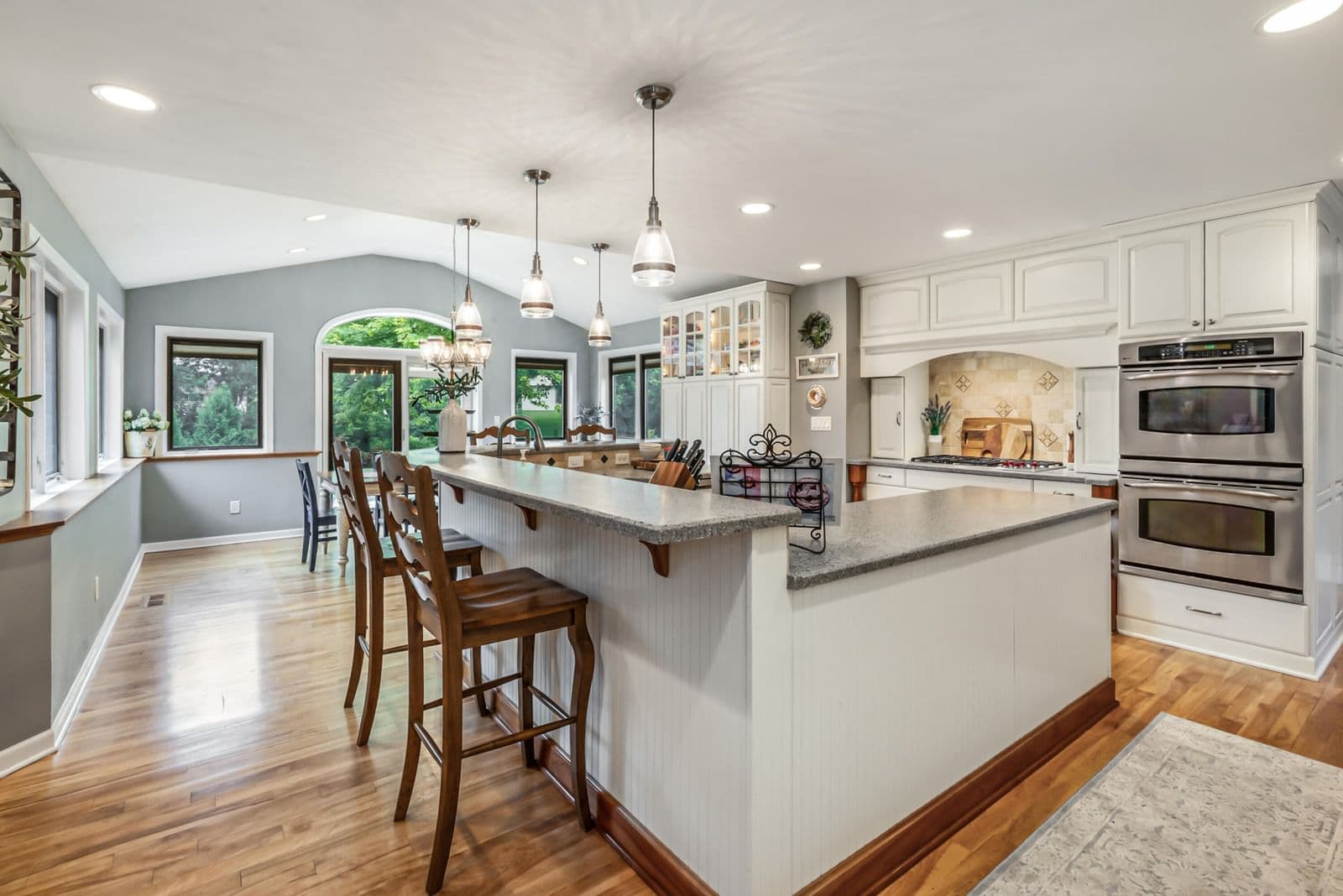16725 Mary Cliff