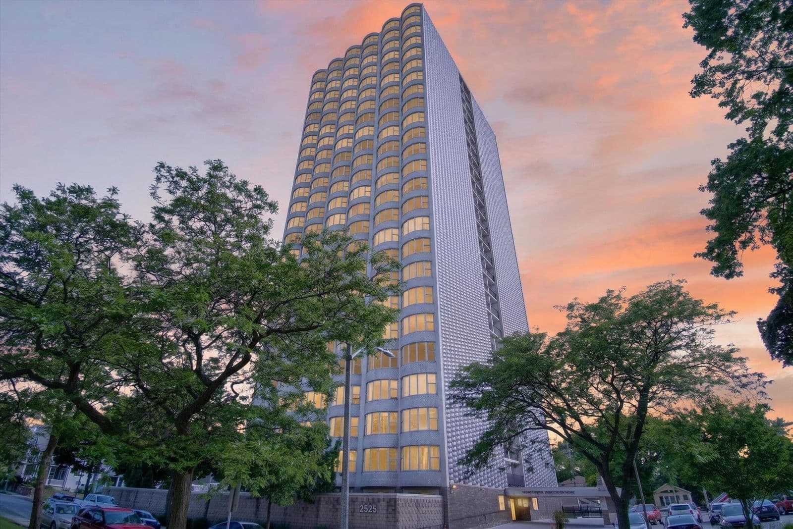 2525 Shore, Milwaukee, WI