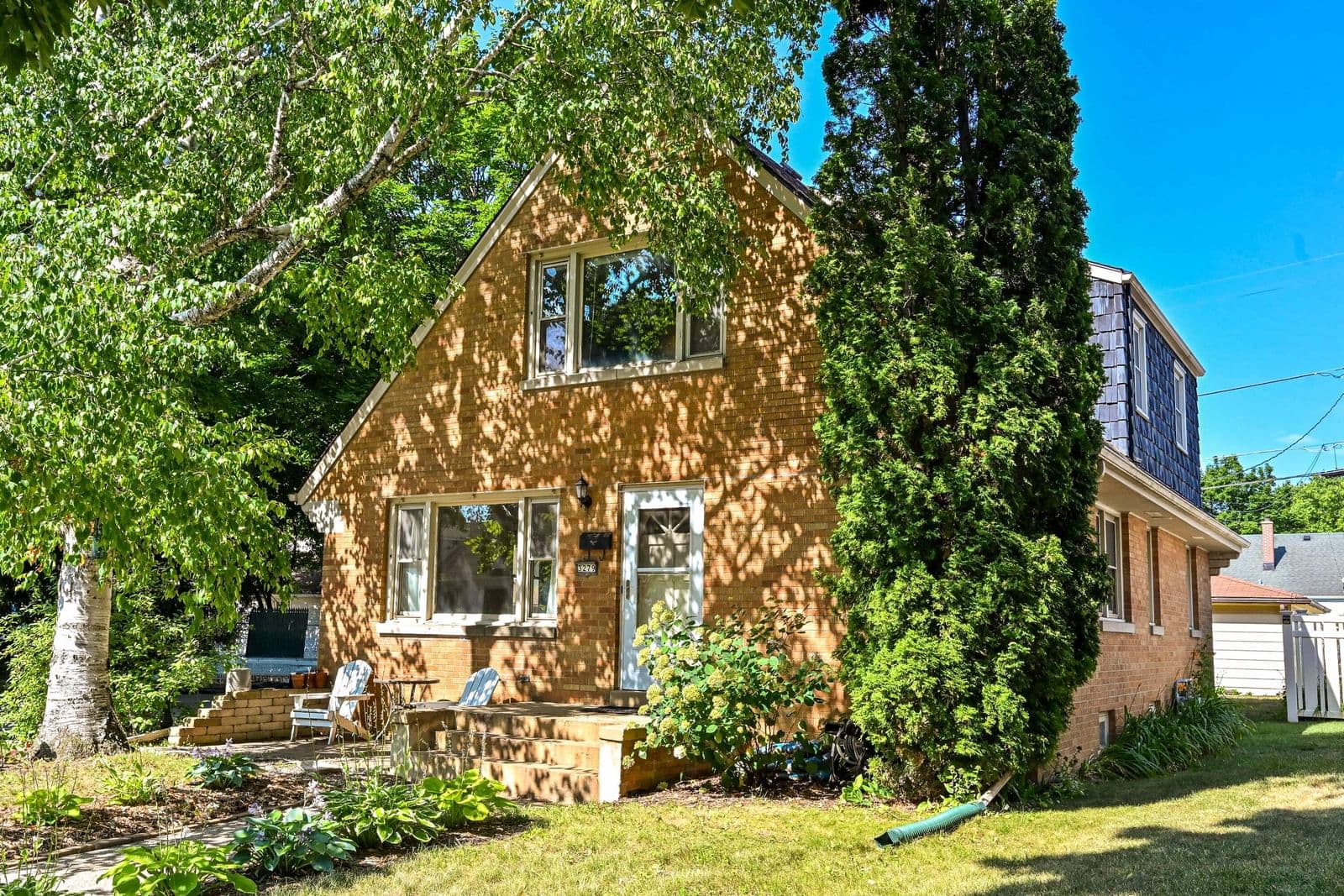 3279 Adams, Milwaukee, WI