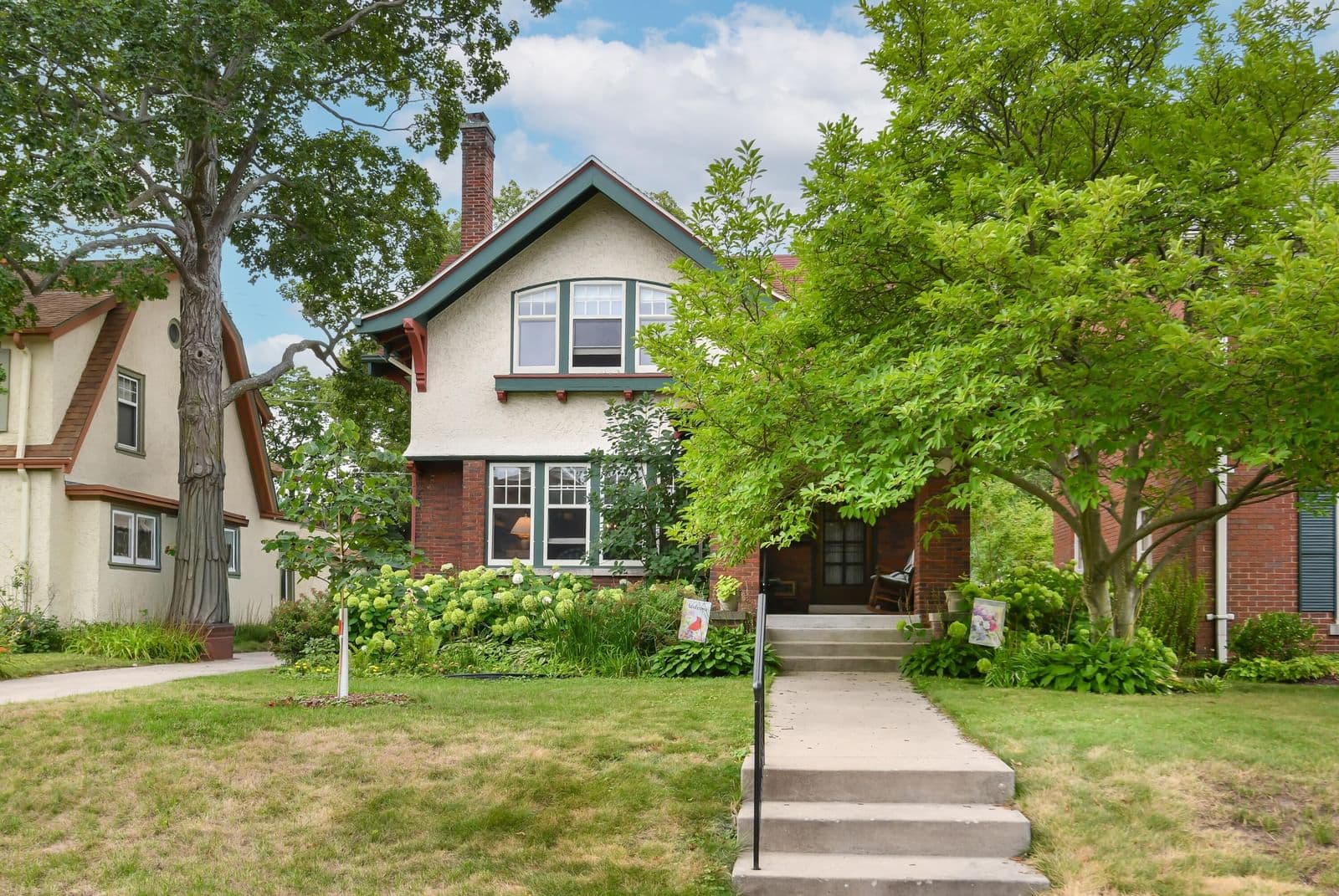 4915 Woodlawn