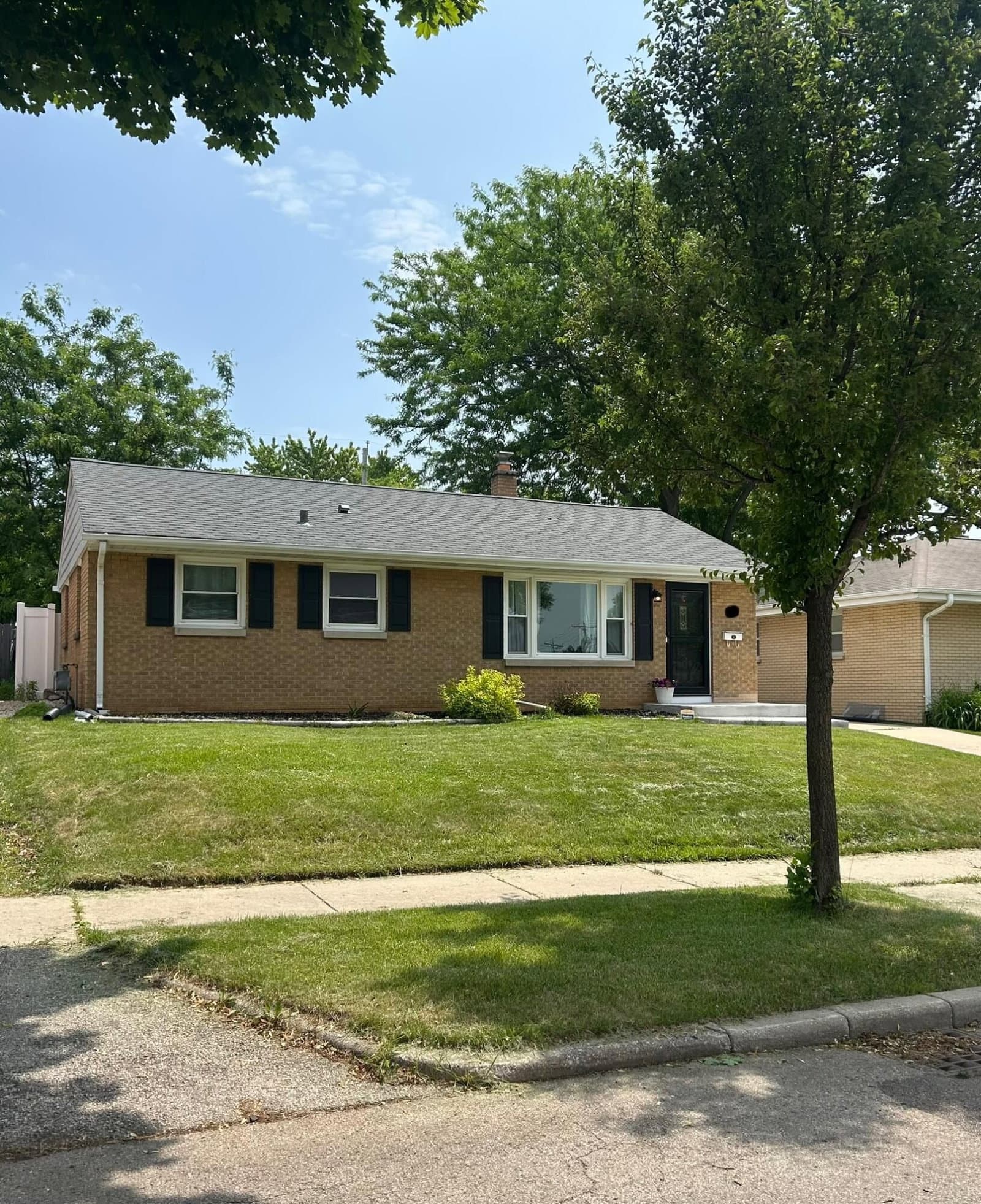 4454 1st, Milwaukee, WI