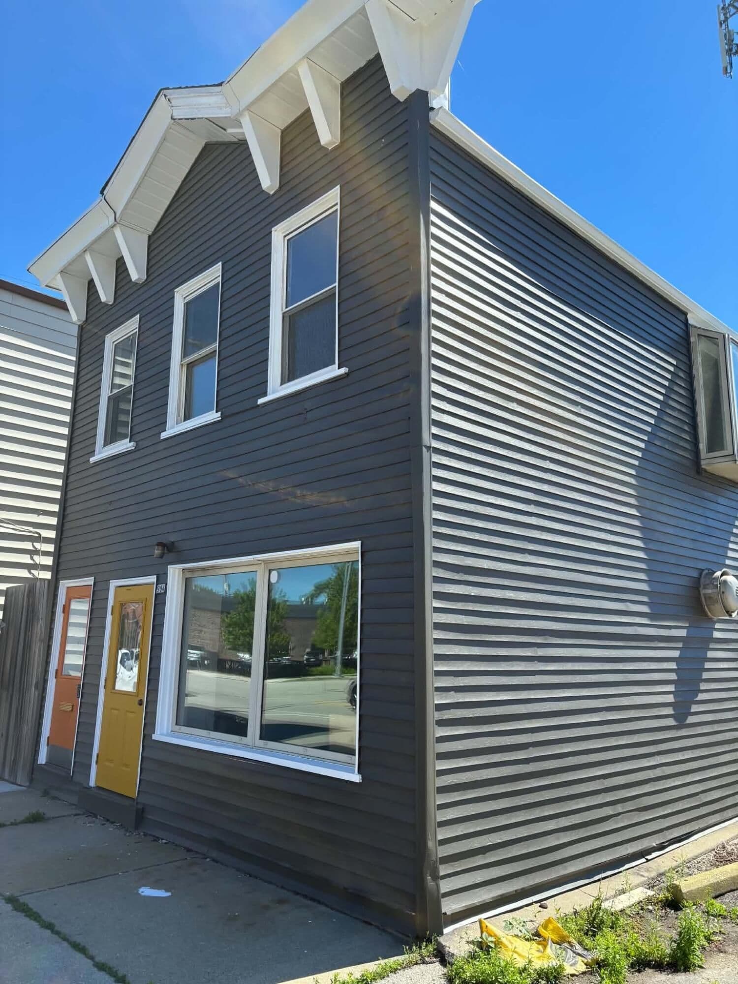 904 1st, Milwaukee, WI