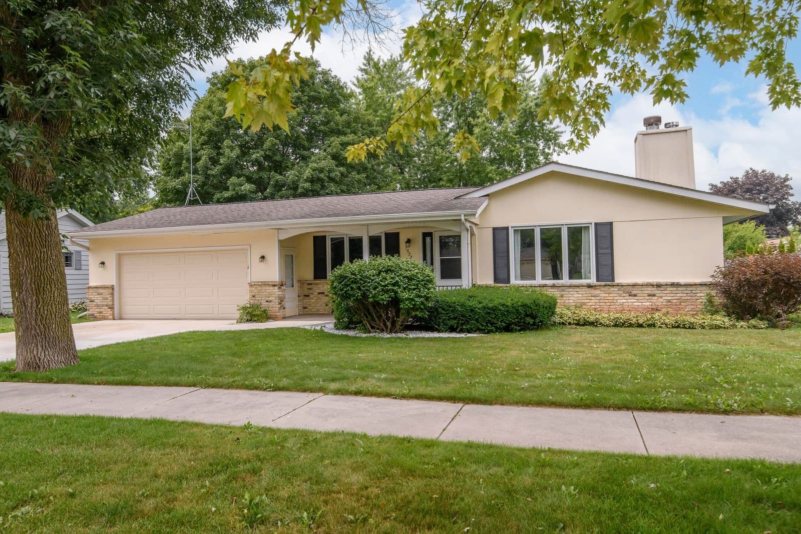 1527 Holden, Port Washington, WI