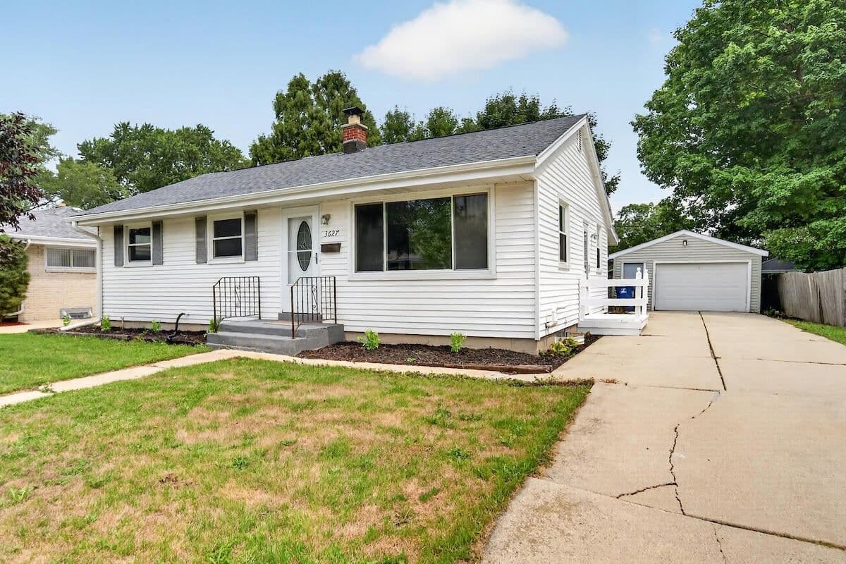 3627 Regency, Racine, WI