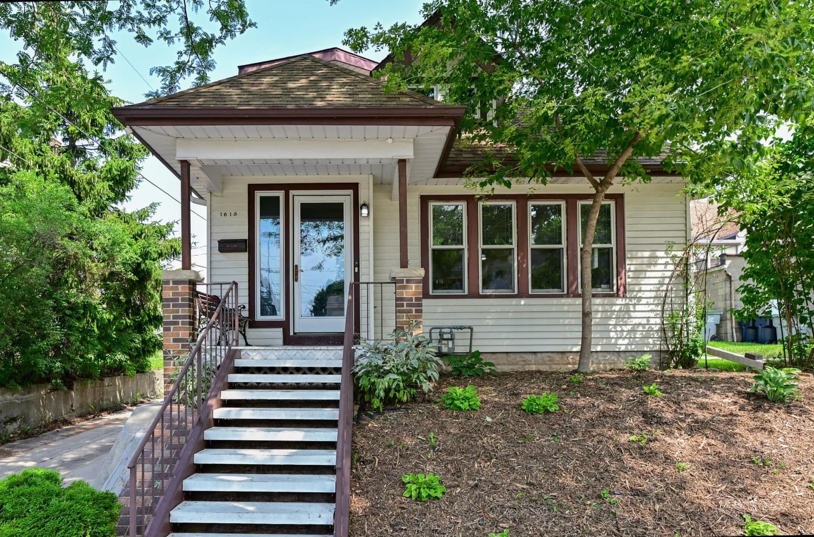 1618 Newport
