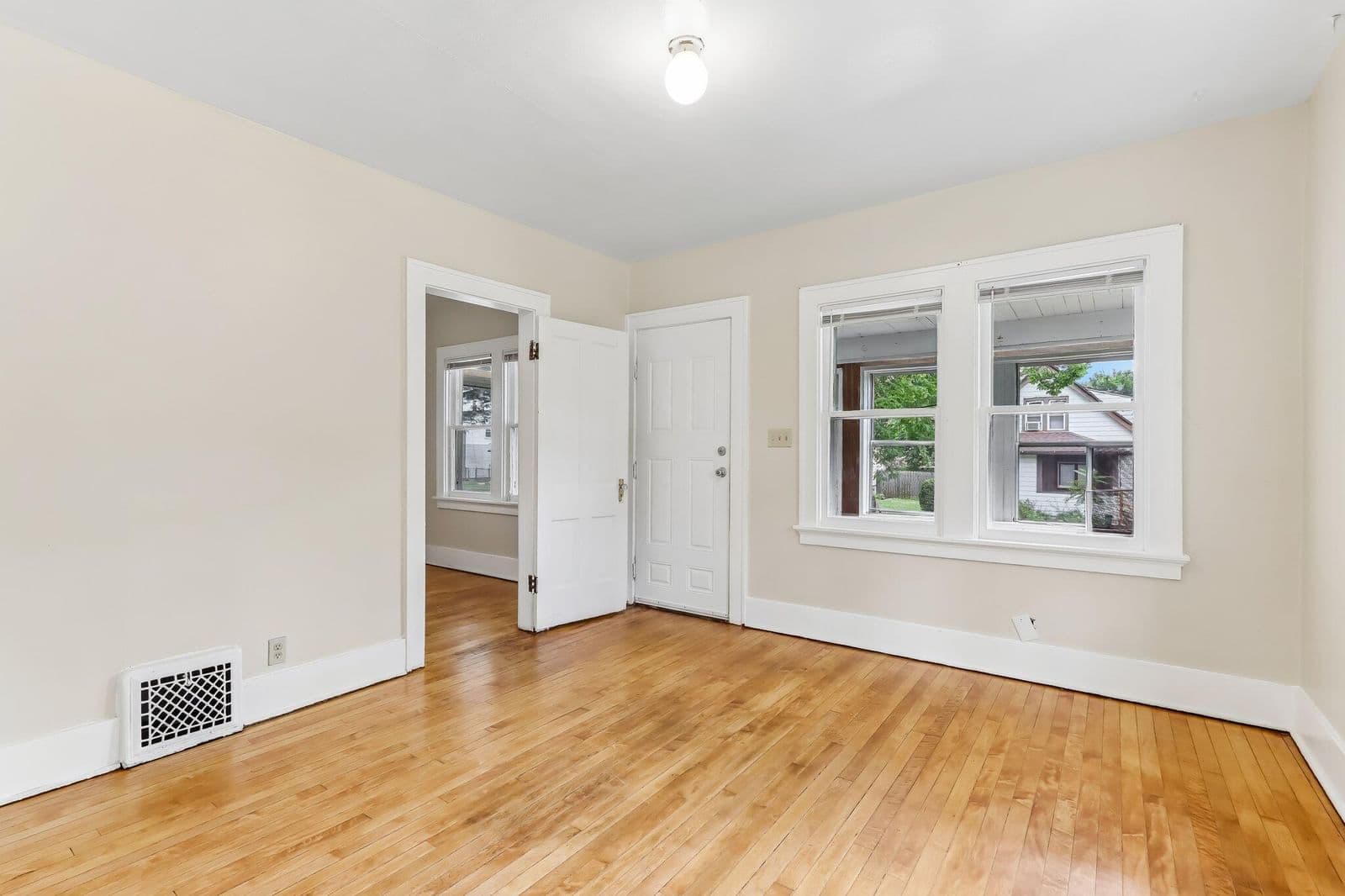 Photo 4 of 661 61st