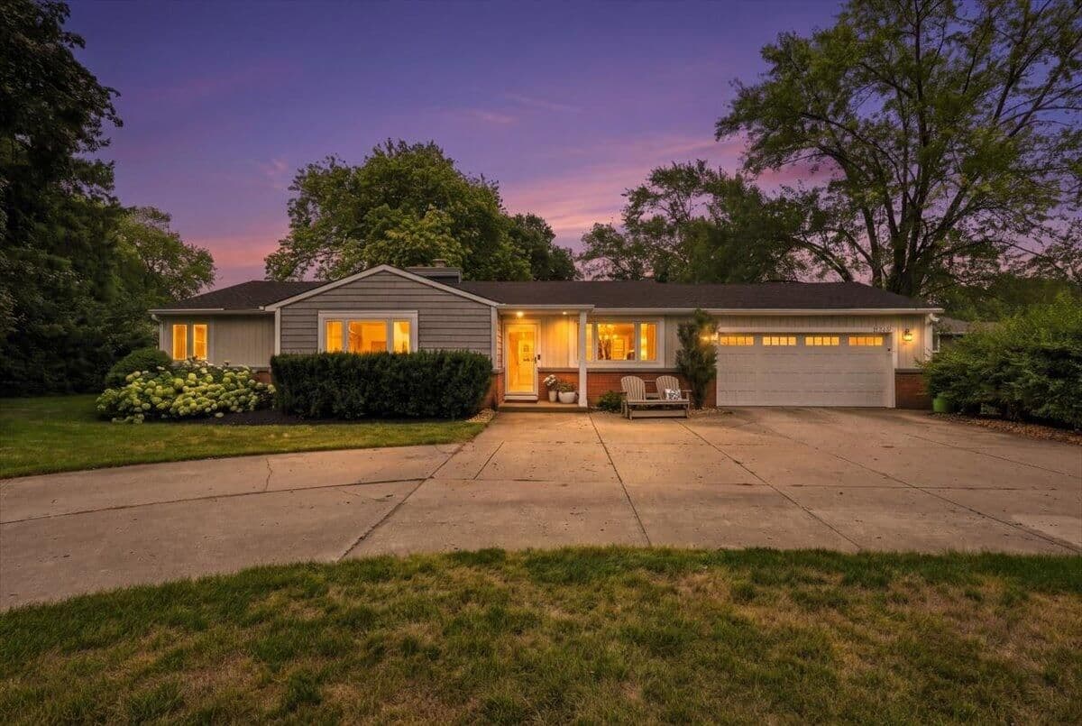 17265 Country, Brookfield, WI