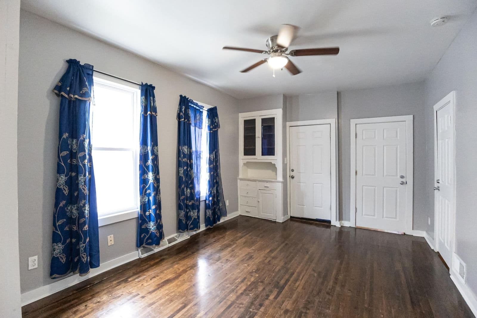 Photo 4 of 1554 Chambers