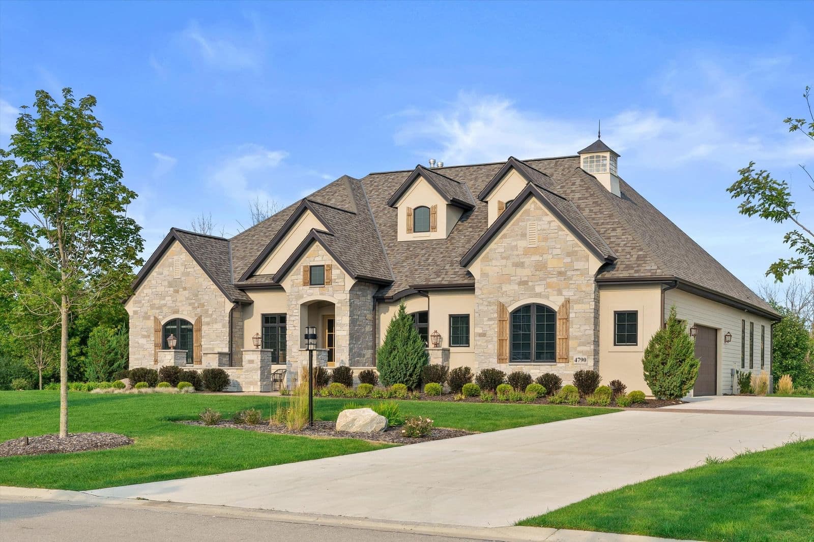 4790 Westridge